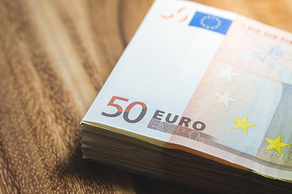 追讨欠款：如何向法院提起诉讼要求还款